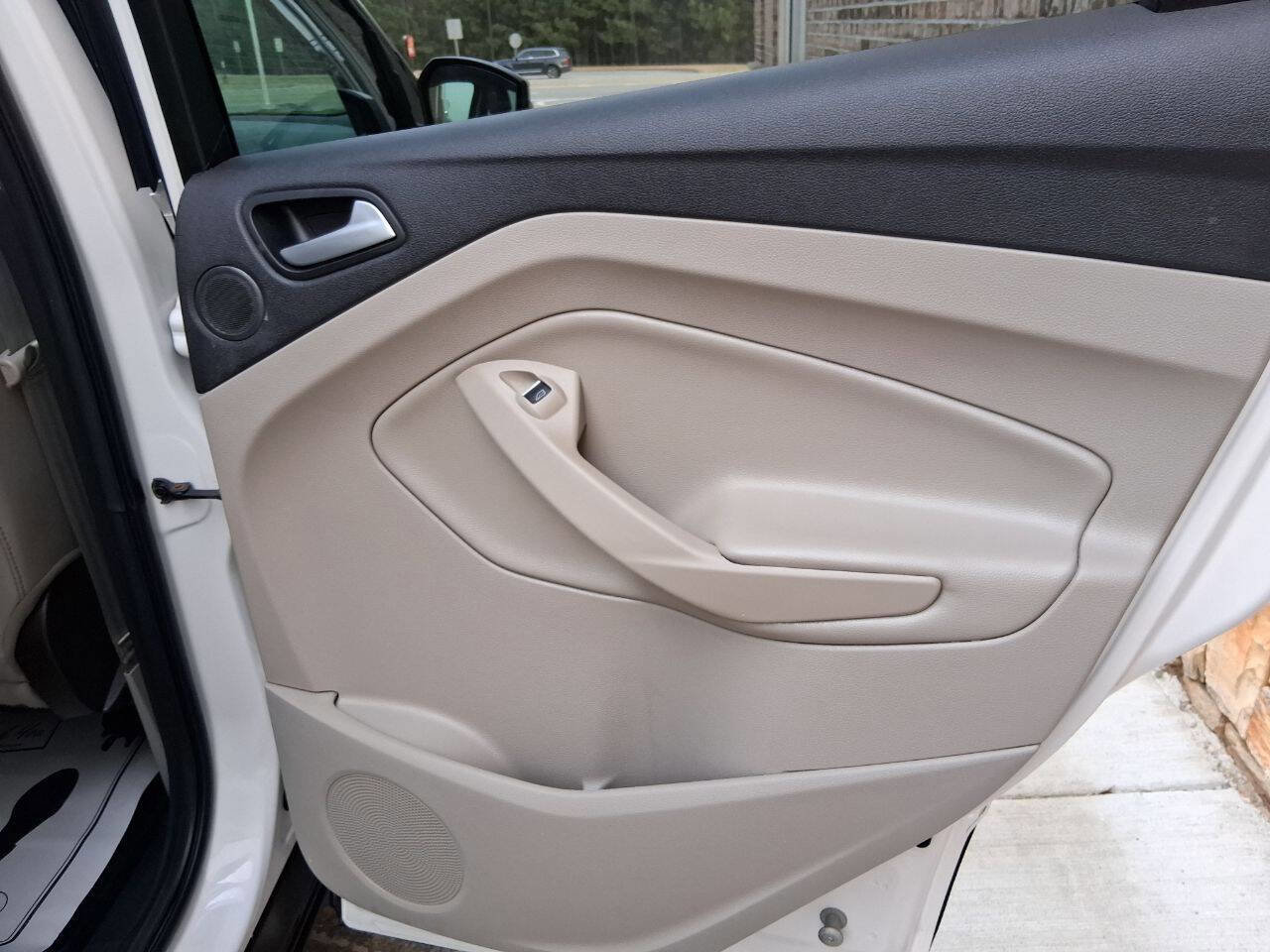 Used 2017 Ford Escape Titanium image 23