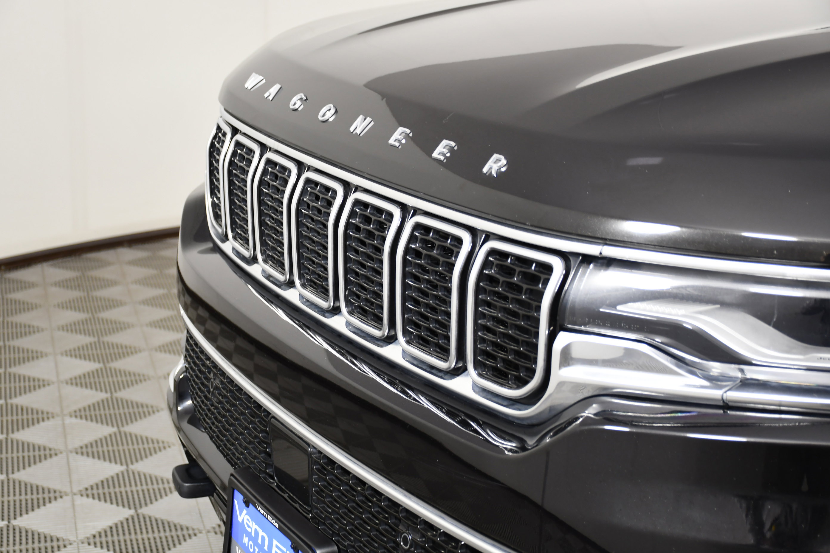 Used 2024 Jeep Wagoneer 4WD w/ HD Trailer Tow Package image 11