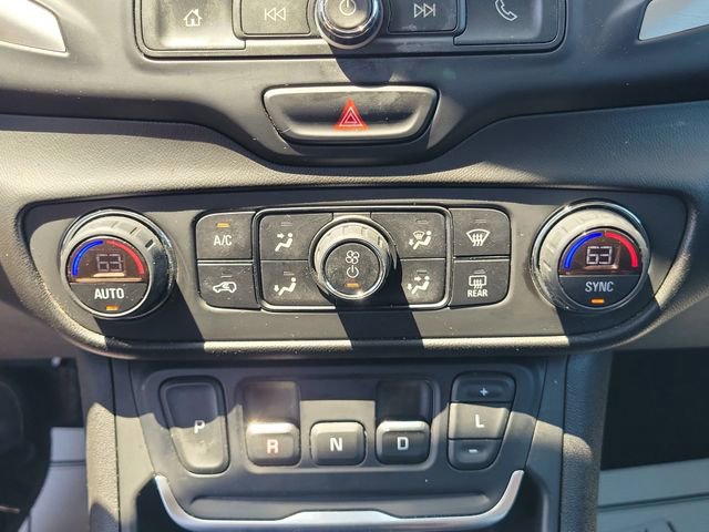 Used 2021 GMC Terrain SLE w/ Driver Convenience Package FWD image 28