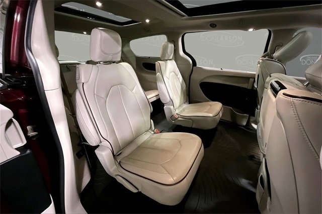 Used 2017 Chrysler Pacifica Limited w/ UConnect Theater Package image 16