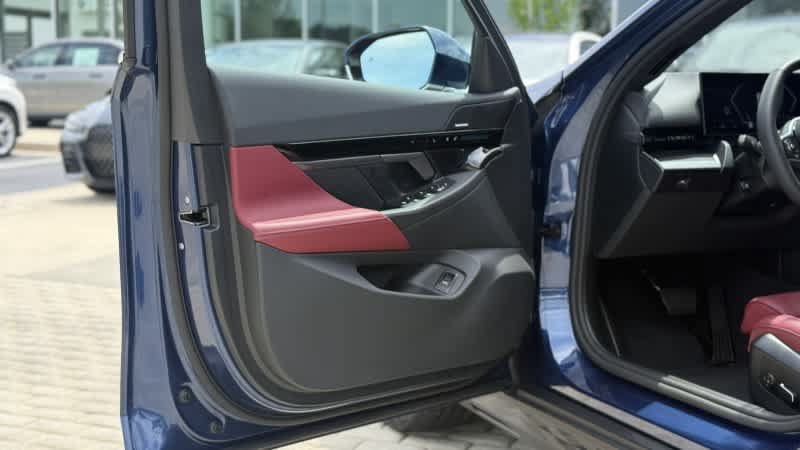 Certified 2025 BMW 530i RWD image 10