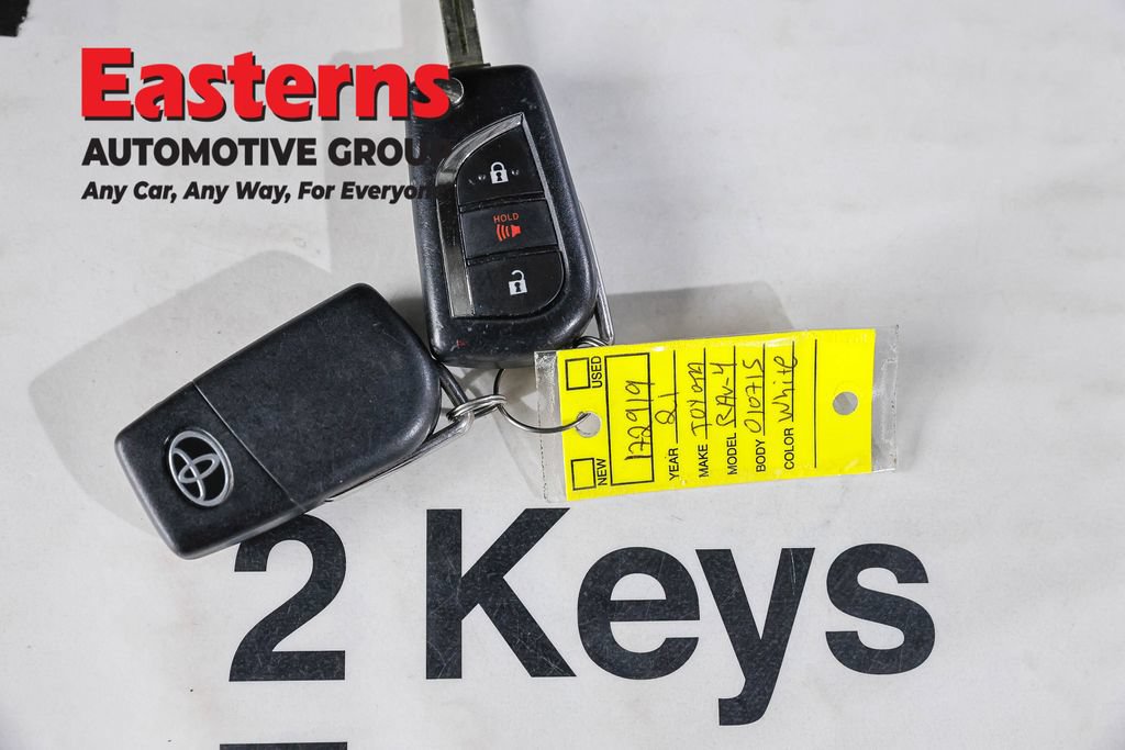 Used 2021 Toyota RAV4 LE w/ Carpet Mat Package (TMS) AWD/4WD image 25