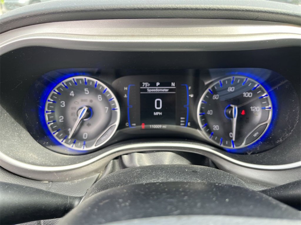 Used 2020 Chrysler Pacifica Touring-L image 11