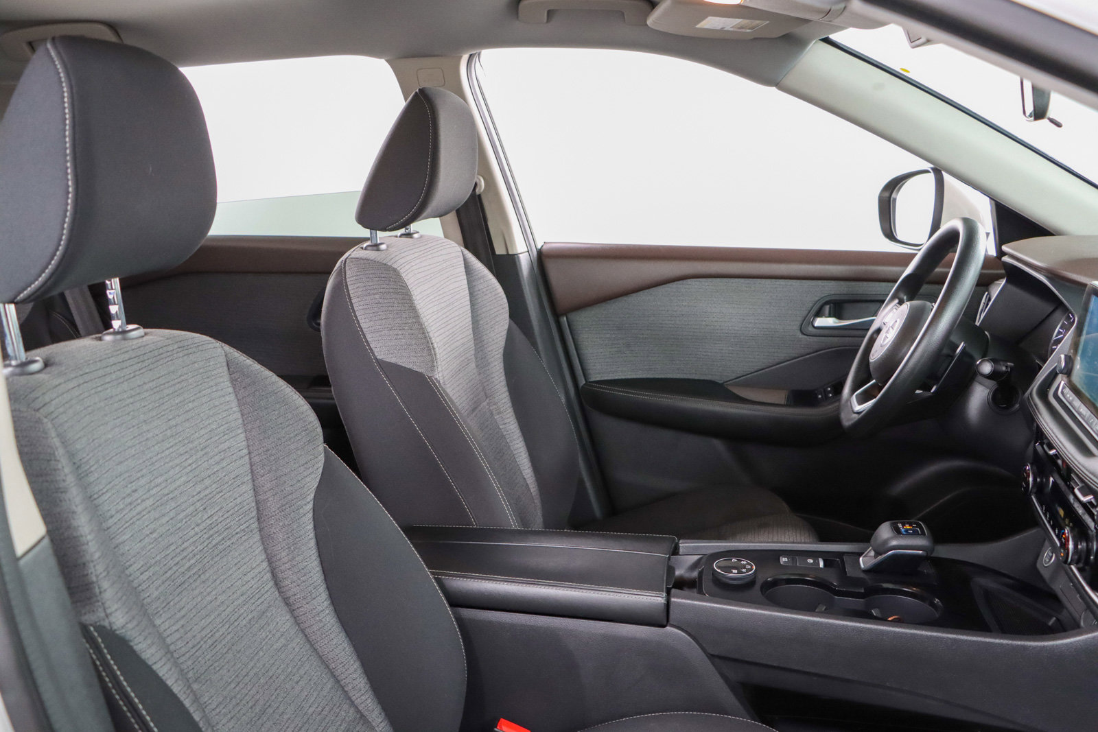 Used 2021 Nissan Rogue SV image 27