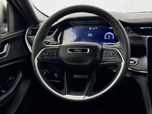 Used 2025 Jeep Grand Cherokee L Altitude image 11