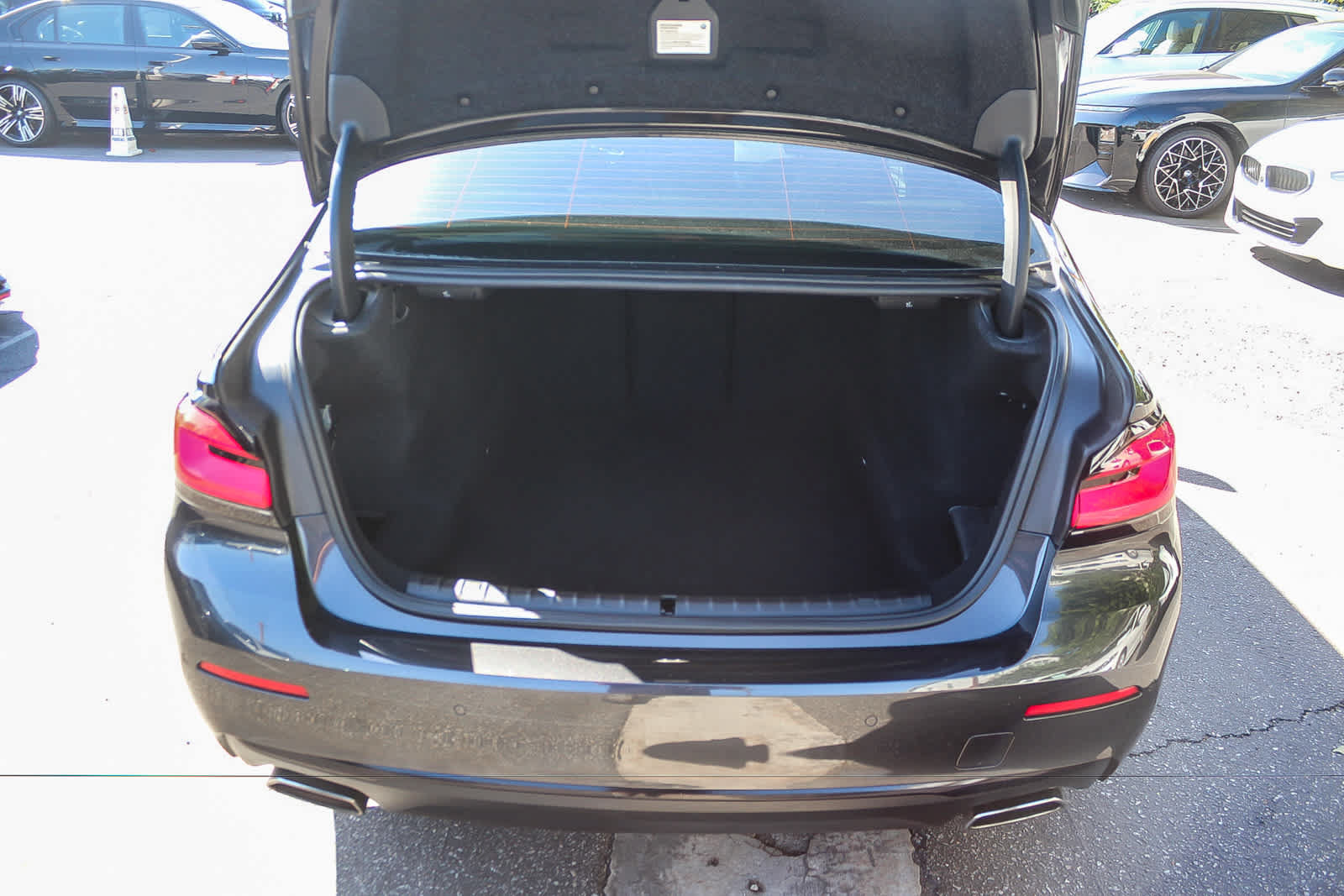Used 2023 BMW 530i w/ Premium Package RWD image 34
