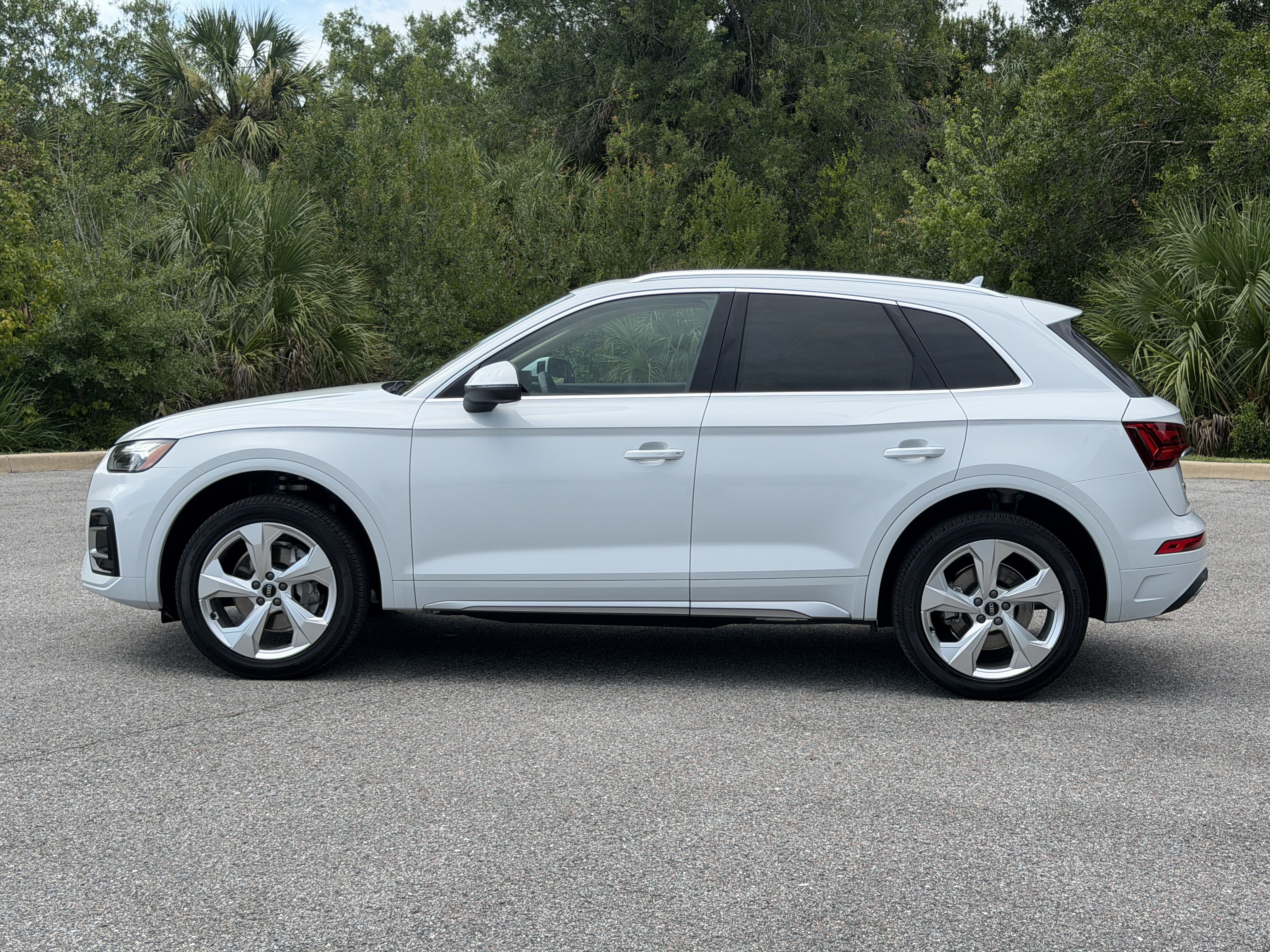 Used 2021 Audi Q5 2.0T Premium Plus w/ Premium Plus Package AWD/4WD image 4
