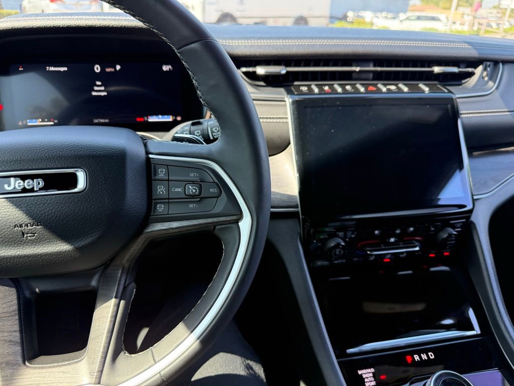 Used 2024 Jeep Grand Cherokee L Limited w/ Luxury Tech Group II image 8