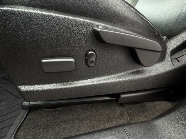 Used 2015 GMC Canyon SLT image 24