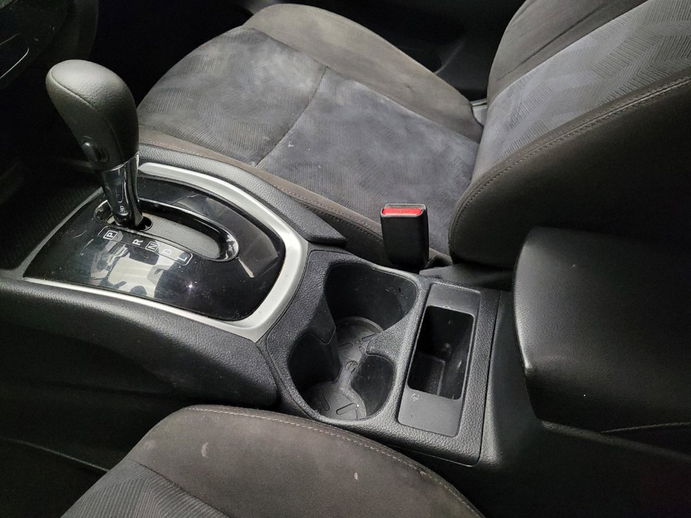 Used 2015 Nissan Rogue S FWD image 26
