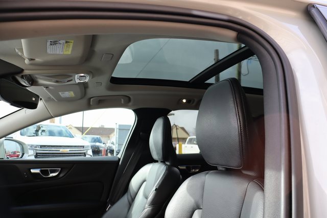 Used 2021 Volvo V60 T5 Cross Country w/ Climate Package image 24