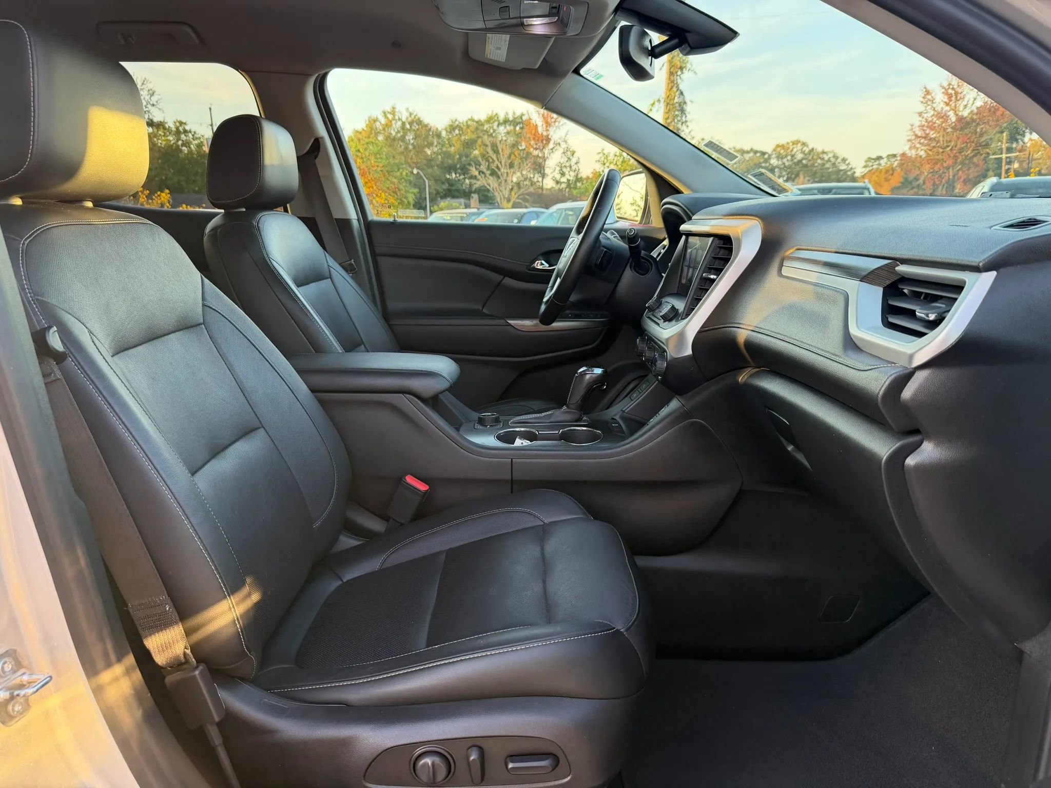 Used 2019 GMC Acadia SLT image 24