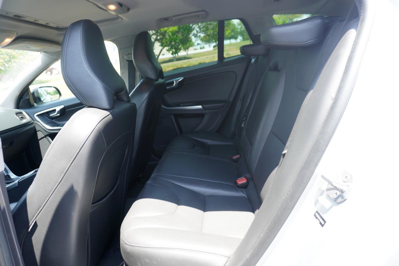 Used 2018 Volvo V60 T5 Cross Country w/ Convenience Package AWD/4WD image 16