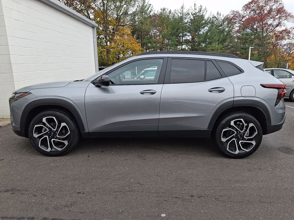 Used 2025 Chevrolet Trax RS image 7