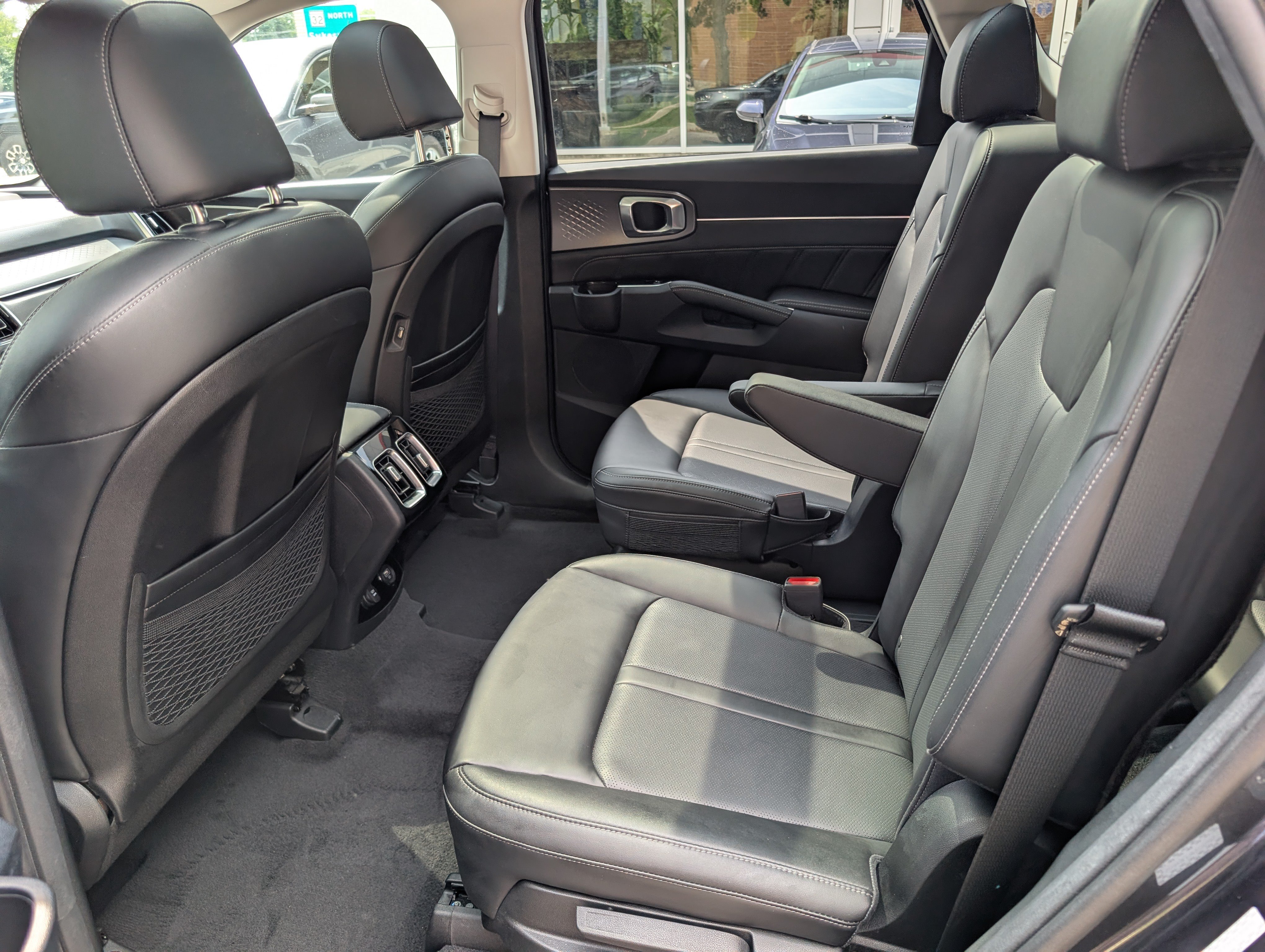 Used 2023 Kia Sorento SX AWD/4WD image 17