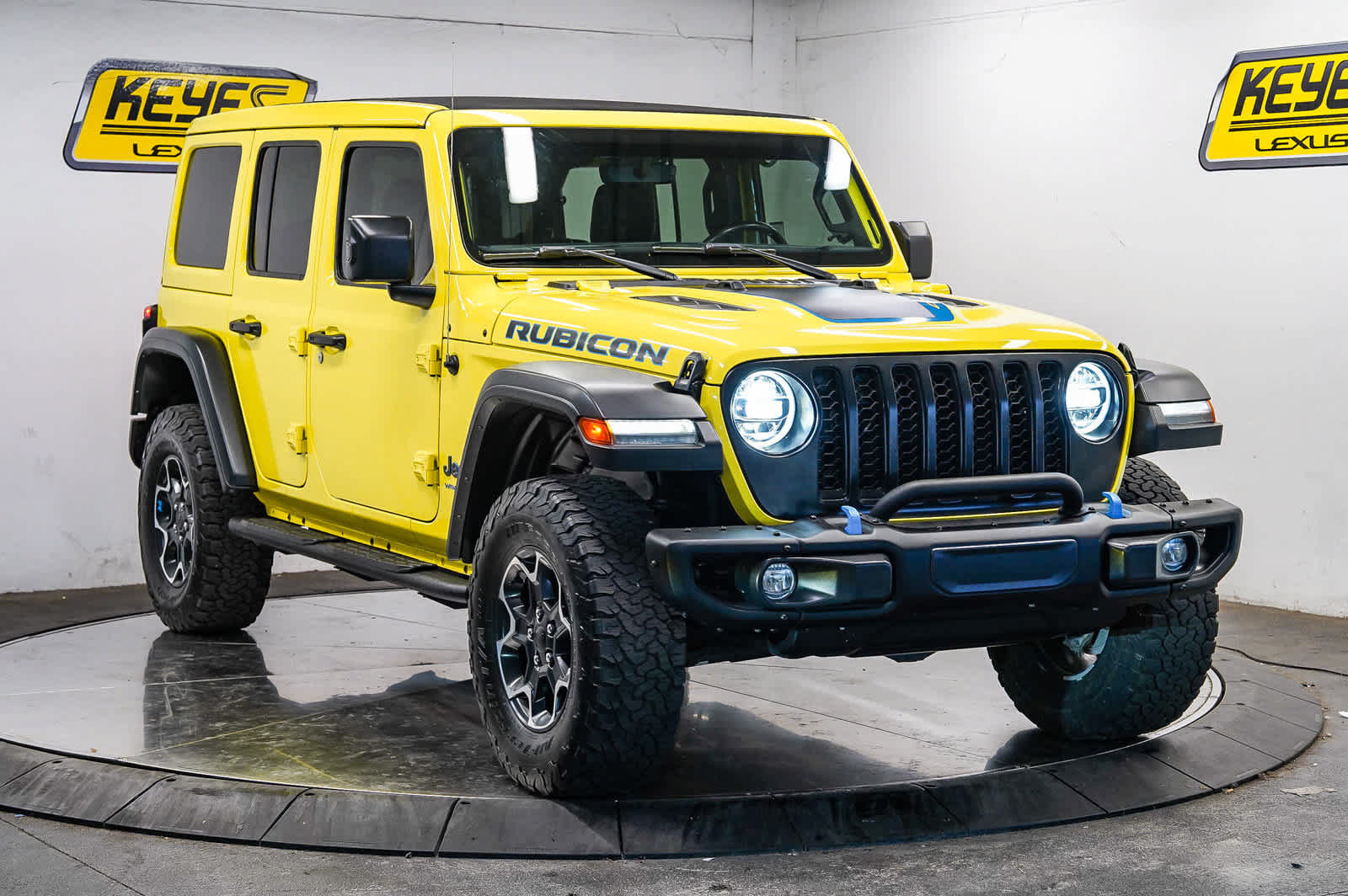 Used 2022 Jeep Wrangler Unlimited Rubicon 4xe w/ Cold Weather Group AWD/4WD image 5