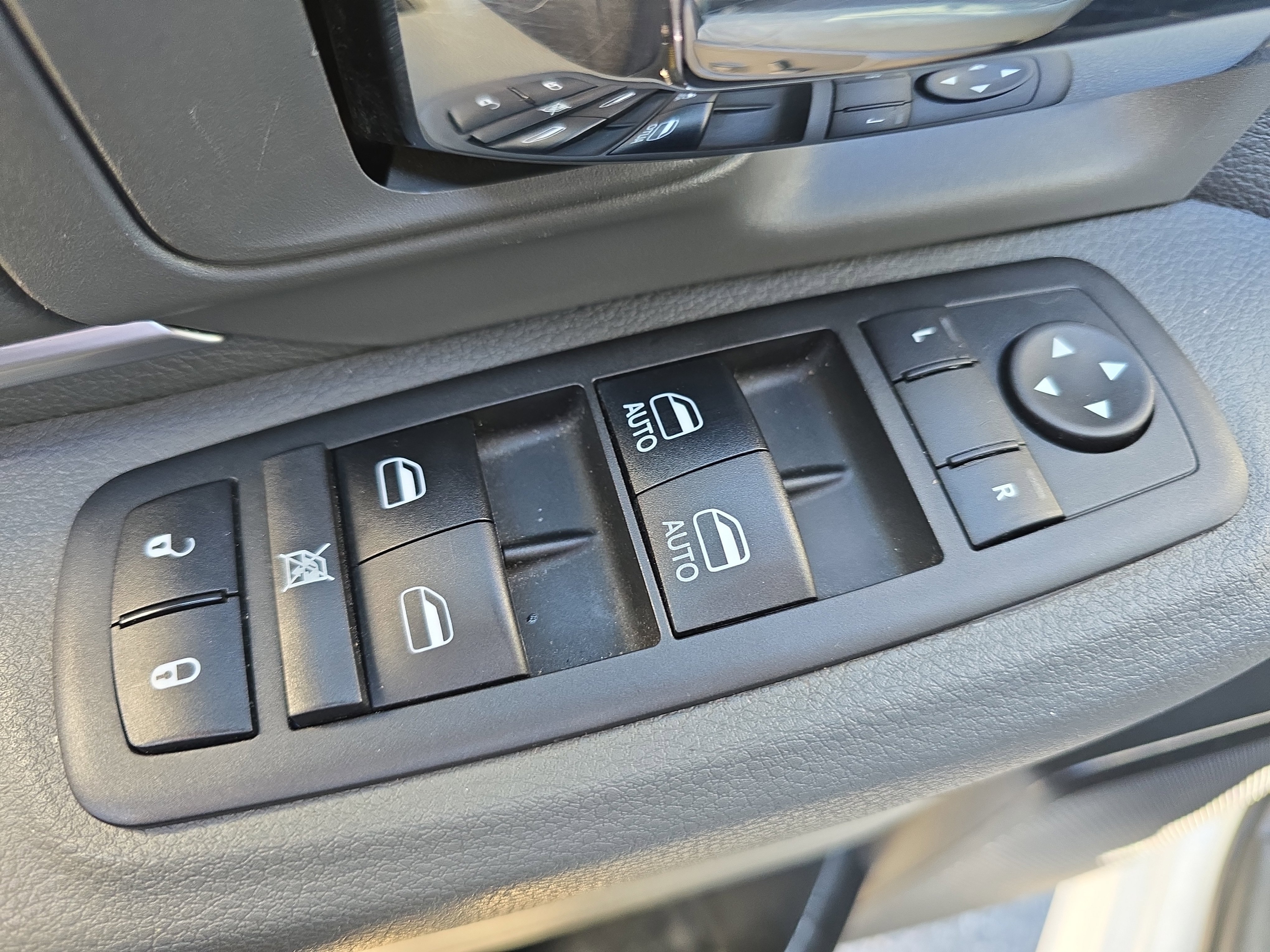 Used 2014 RAM 1500 Outdoorsman image 28