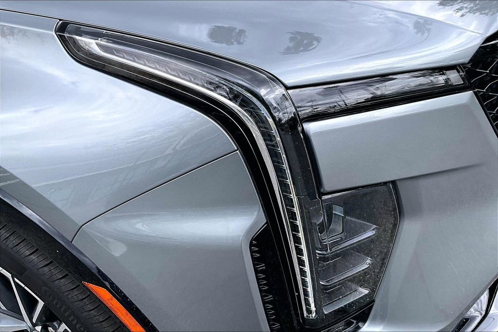 Used 2024 Cadillac XT4 Sport w/ Cold Weather Package FWD image 25