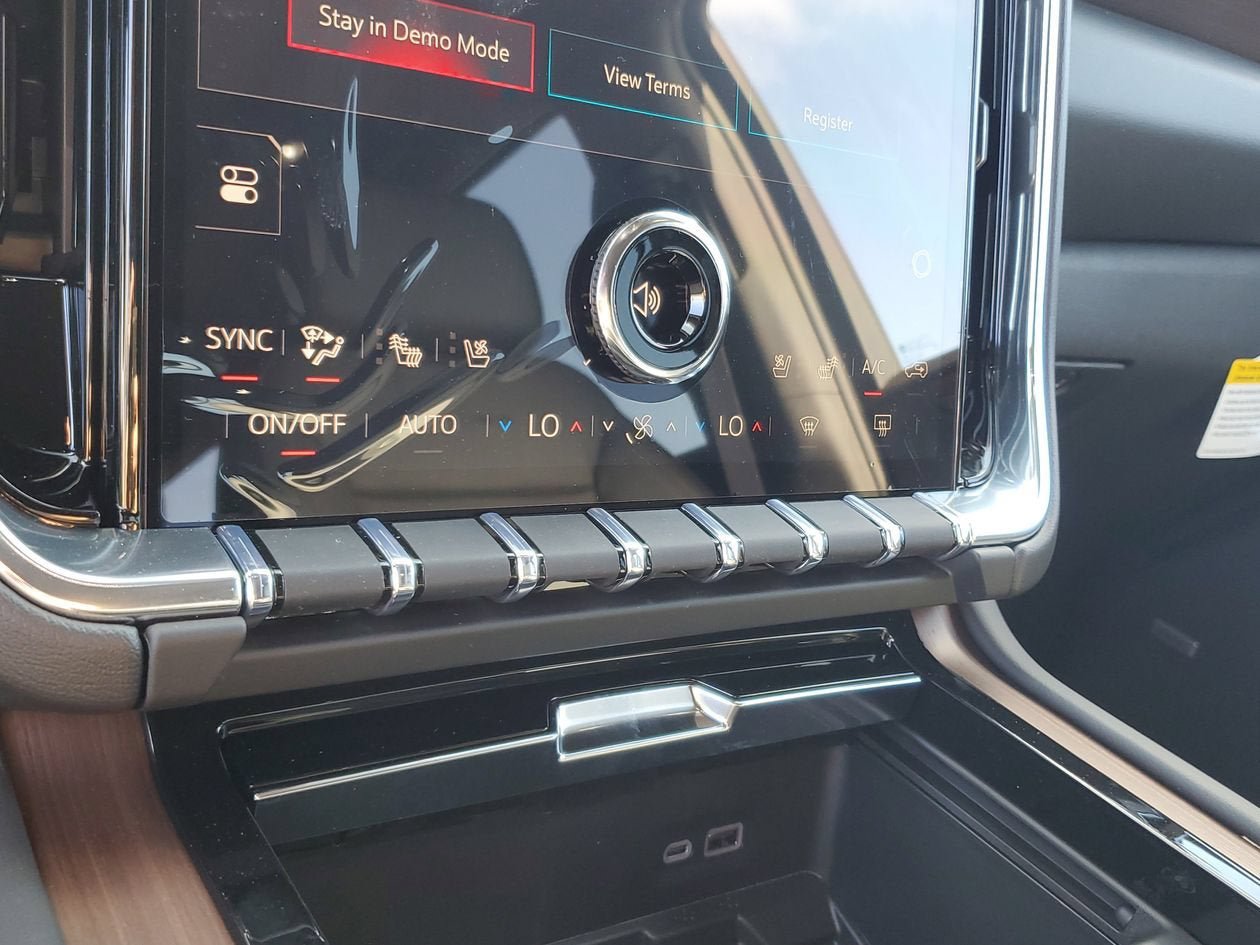 New 2026 GMC Yukon XL Denali w/ Sun & Power Step Package AWD/4WD image 23