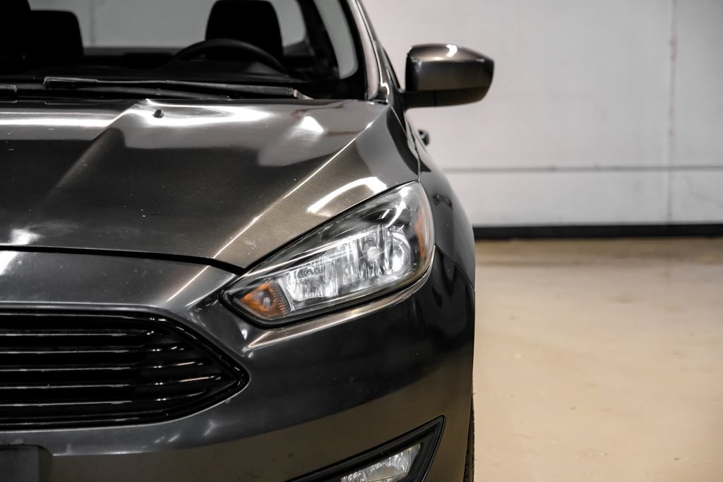 Used 2018 Ford Focus SE w/ SE Appearance Package FWD image 50