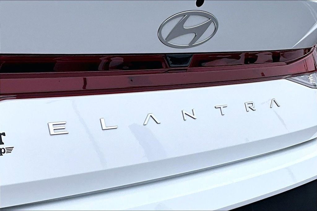 Used 2024 Hyundai Elantra SE image 8