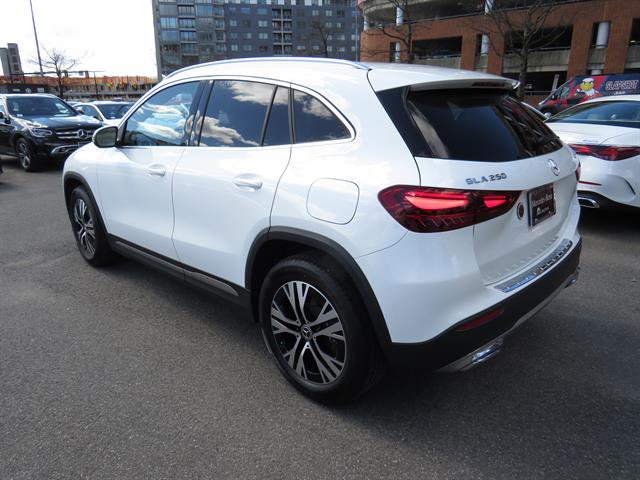 Used 2025 Mercedes-Benz GLA 250 4MATIC image 2
