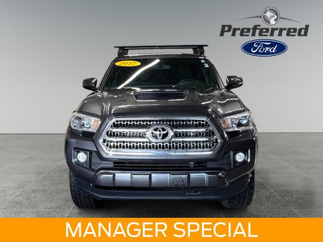 Used 2017 Toyota Tacoma TRD Sport AWD/4WD image 11