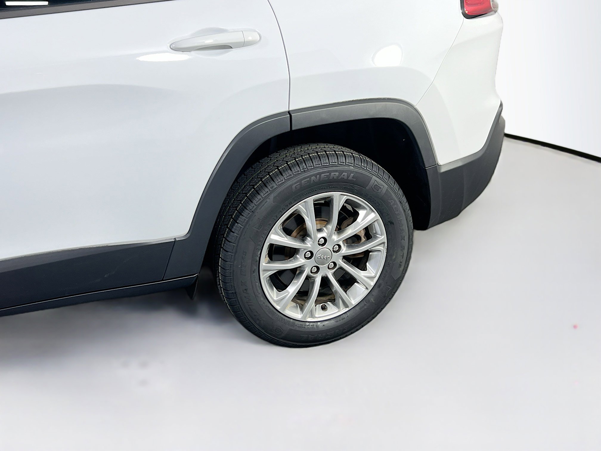 Used 2022 Jeep Cherokee Latitude Lux w/ Mopar Interior Package image 29