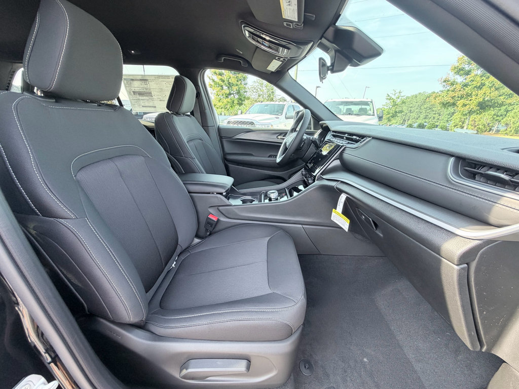 New 2026 Jeep Grand Cherokee Laredo RWD image 23