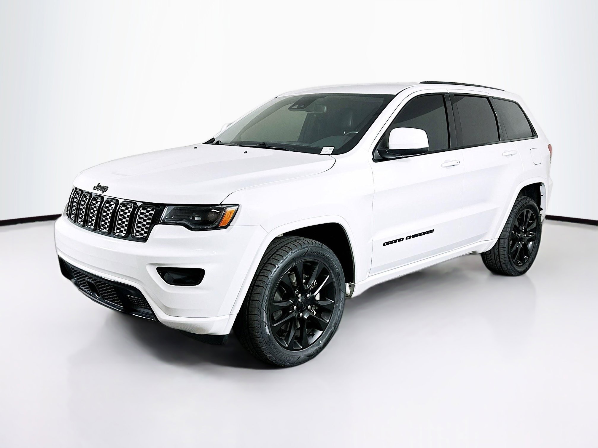 Used 2021 Jeep Grand Cherokee Laredo X AWD/4WD image 3