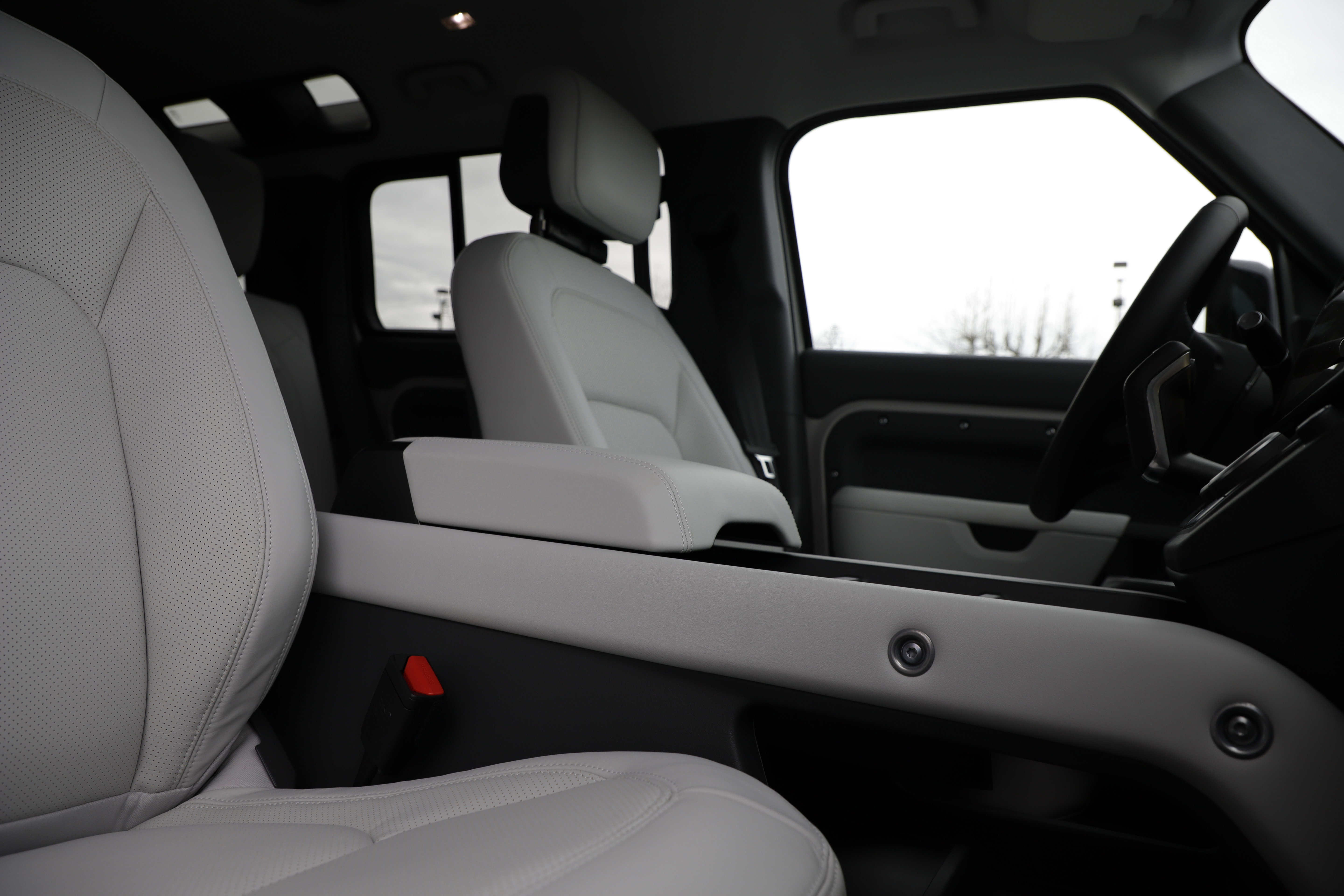 New 2026 Land Rover Defender 110 X-Dynamic SE image 12