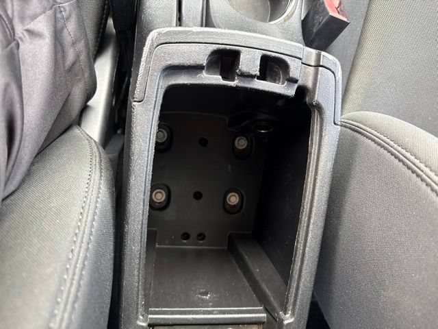 Used 2012 Dodge Avenger SE FWD image 27