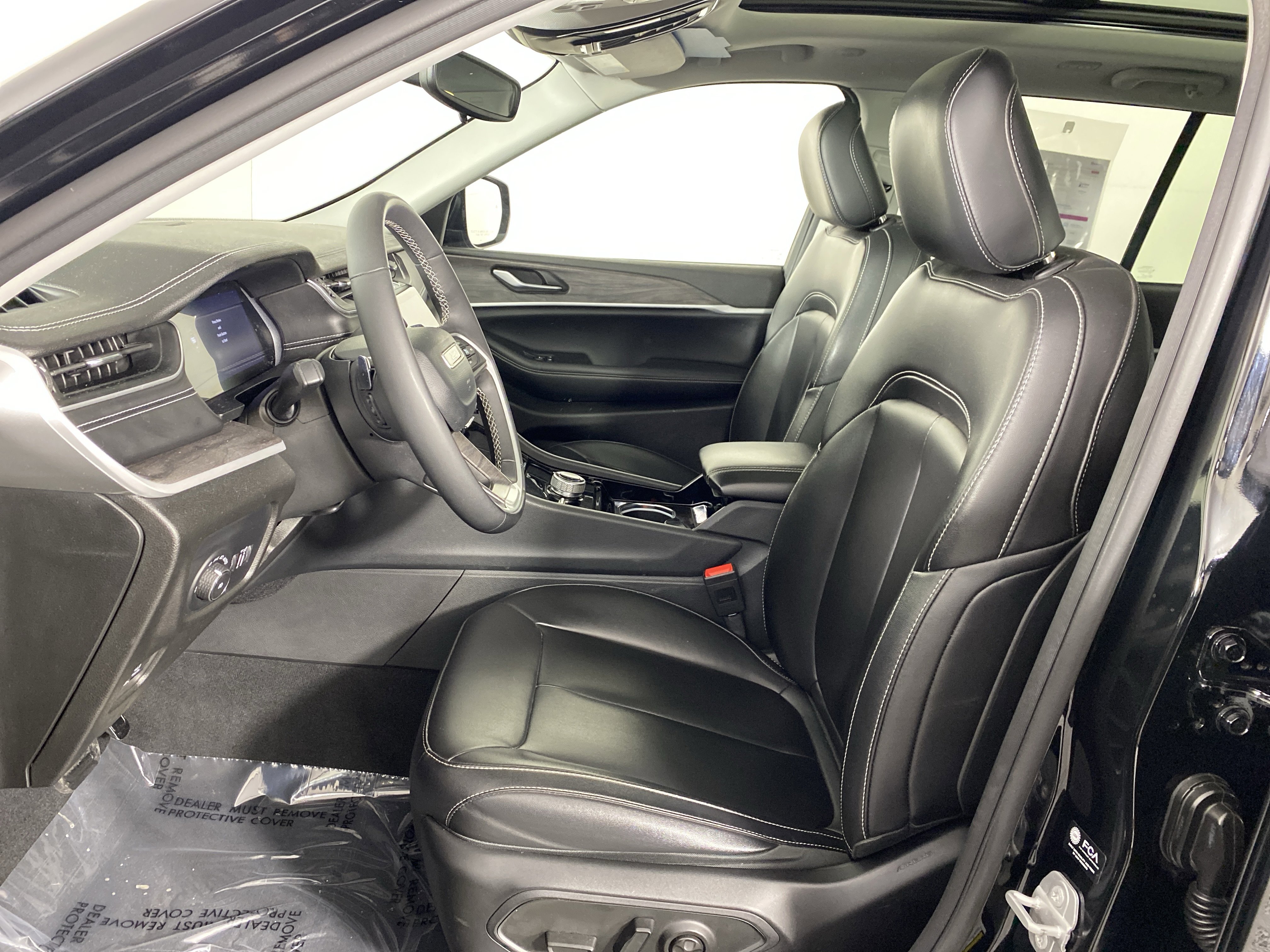 Used 2023 Jeep Grand Cherokee Limited image 17