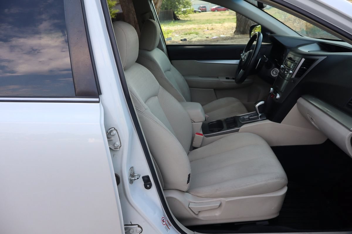 Used 2010 Subaru Outback 2.5i Premium AWD/4WD image 22