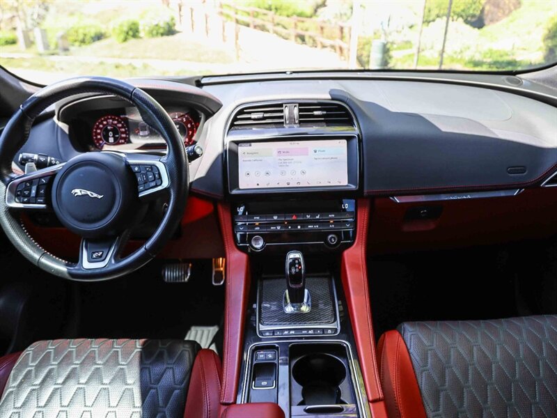 Used 2020 Jaguar F-PACE SVR AWD/4WD image 17