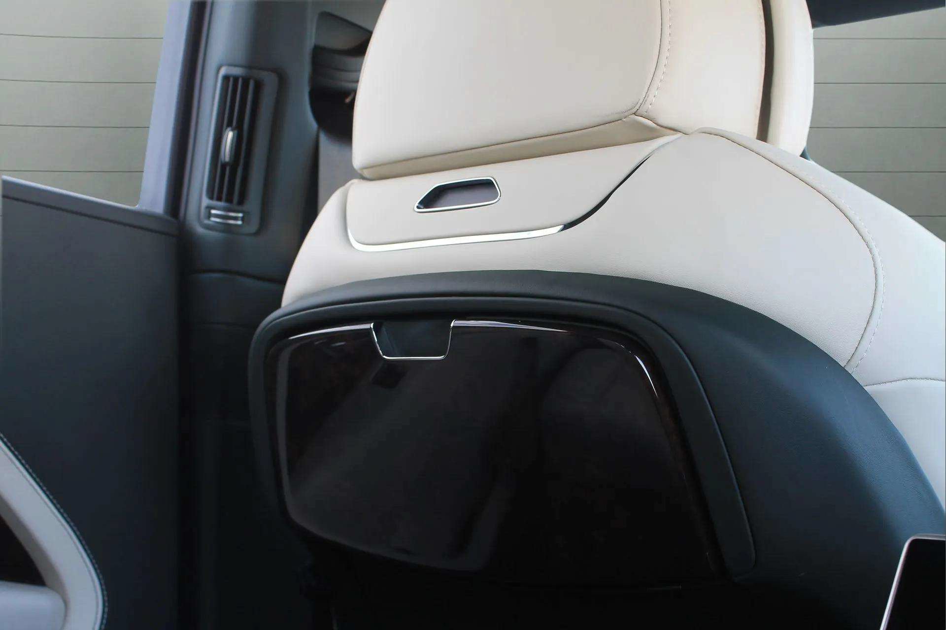 Certified 2024 Bentley Bentayga Extended Wheelbase AWD/4WD image 46