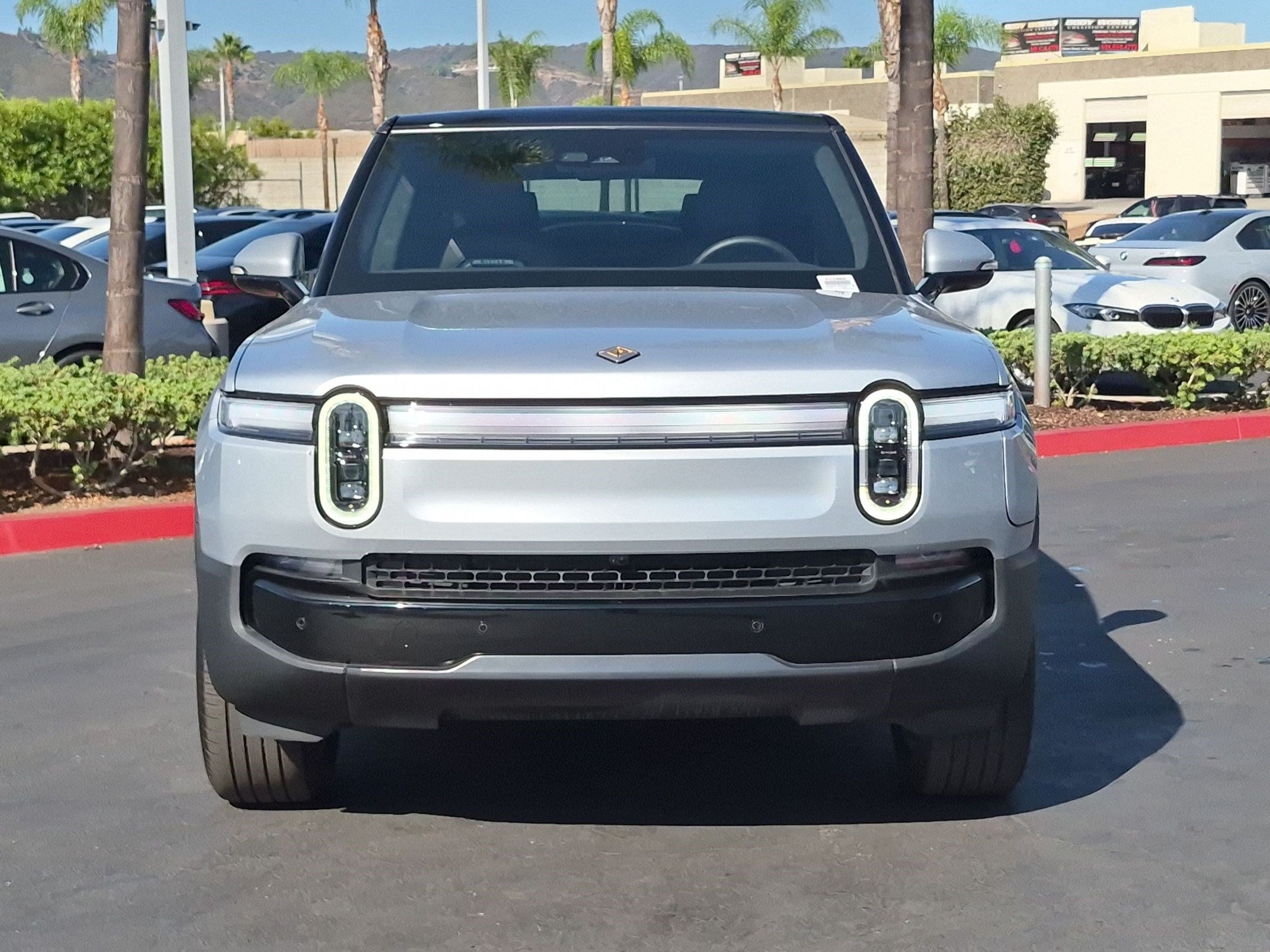 Used 2025 Rivian R1S Adventure Dual AWD/4WD image 3