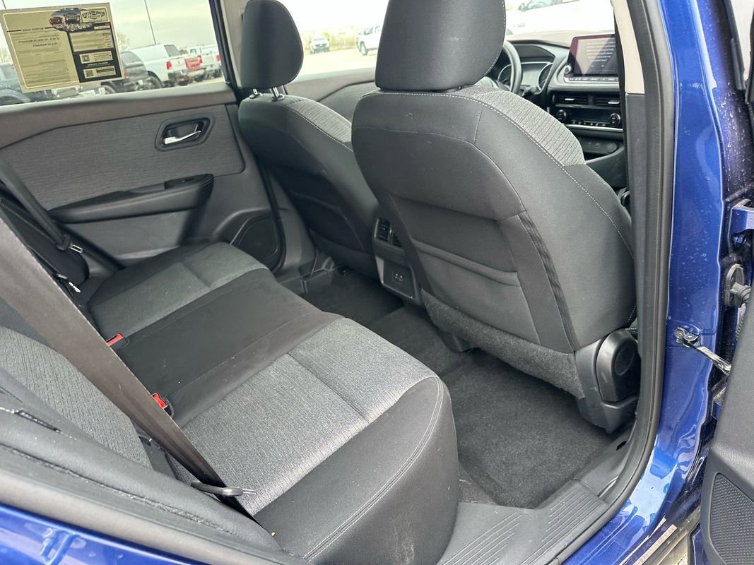 Used 2022 Nissan Rogue SV image 23