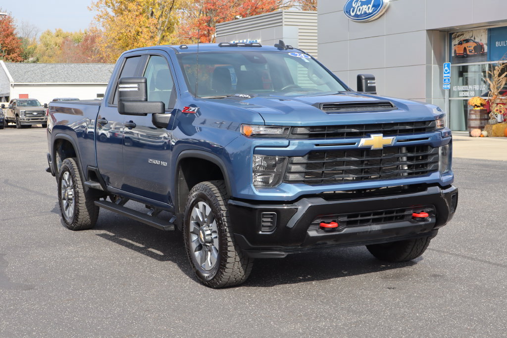 Used 2024 Chevrolet Silverado 2500 Custom w/ Custom Convenience Package AWD/4WD image 2