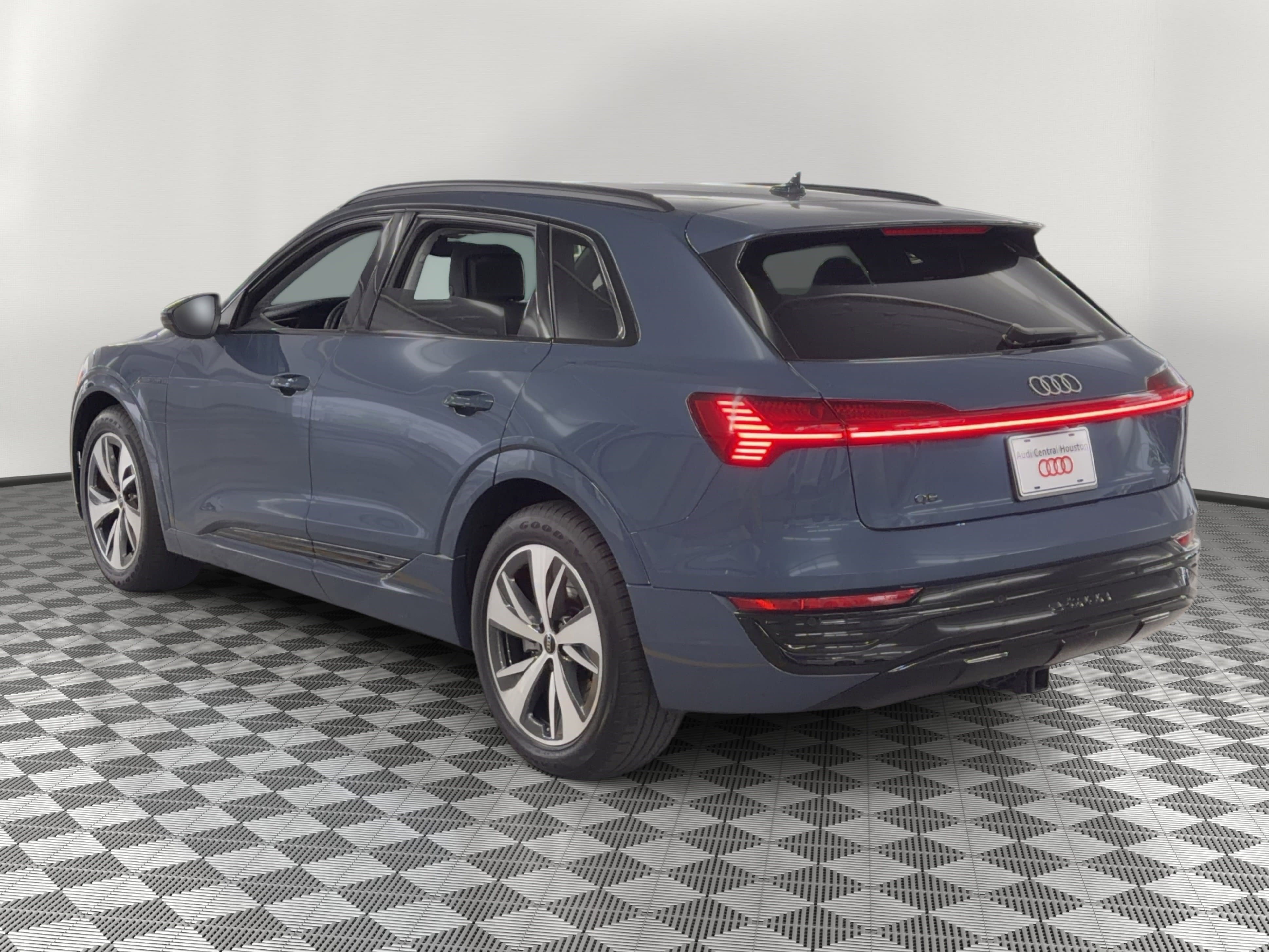 Used 2024 Audi Q8 e-tron Premium AWD/4WD image 3