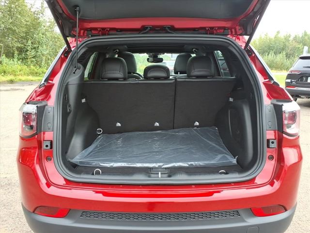 New 2025 Jeep Compass Latitude w/ Sun & Sound Group image 8