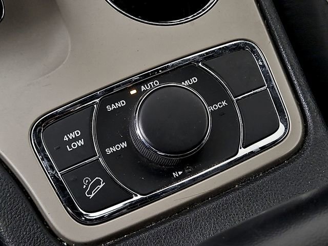 Used 2014 Jeep Grand Cherokee Limited w/ Trailer Tow Group IV image 27