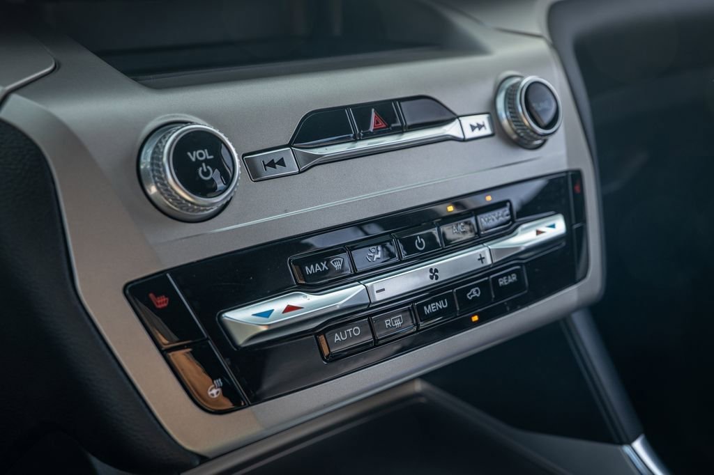 Used 2022 Ford Explorer XLT w/ Equipment Group 202A image 36