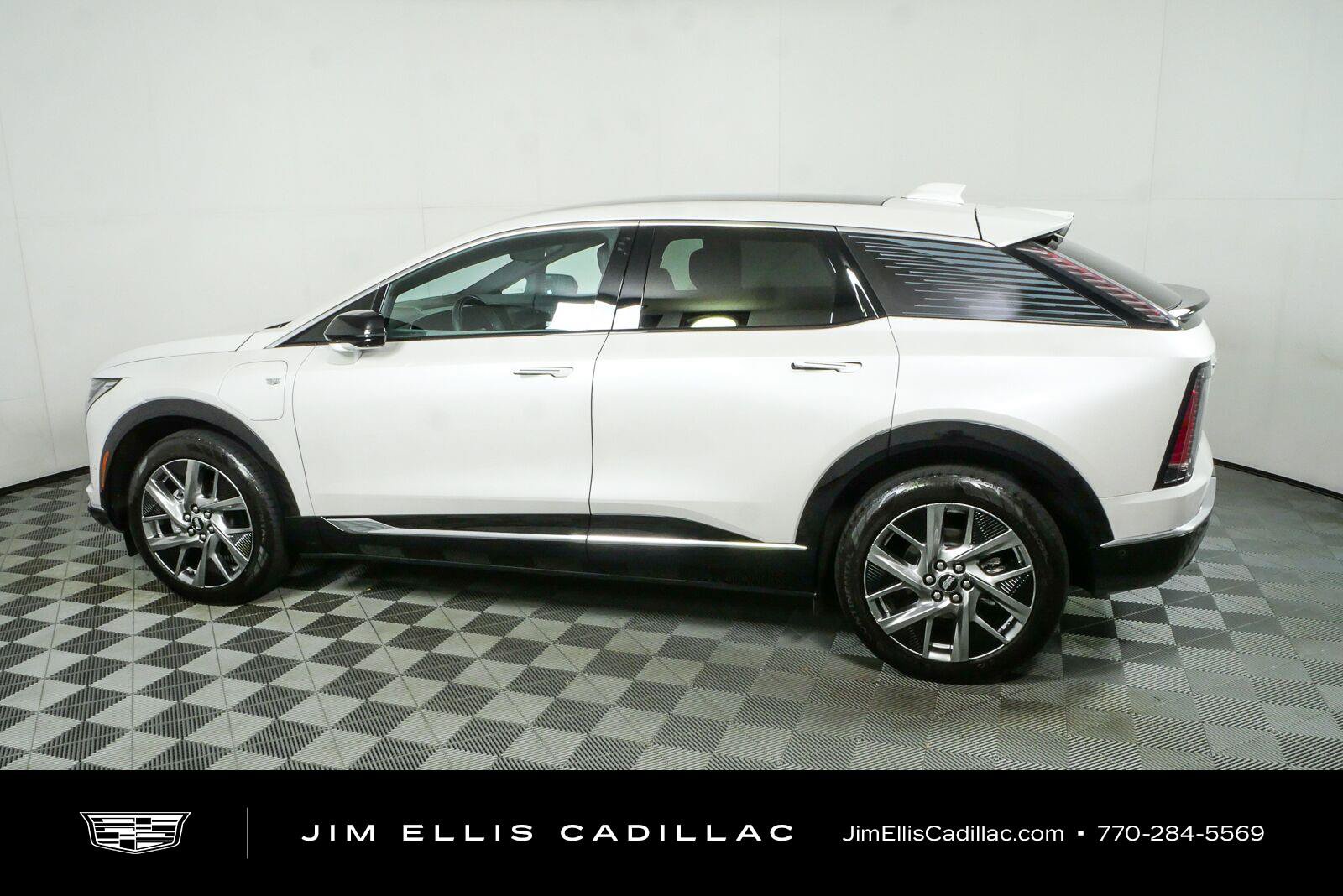 Used 2025 Cadillac Optiq Luxury 1 AWD/4WD image 30