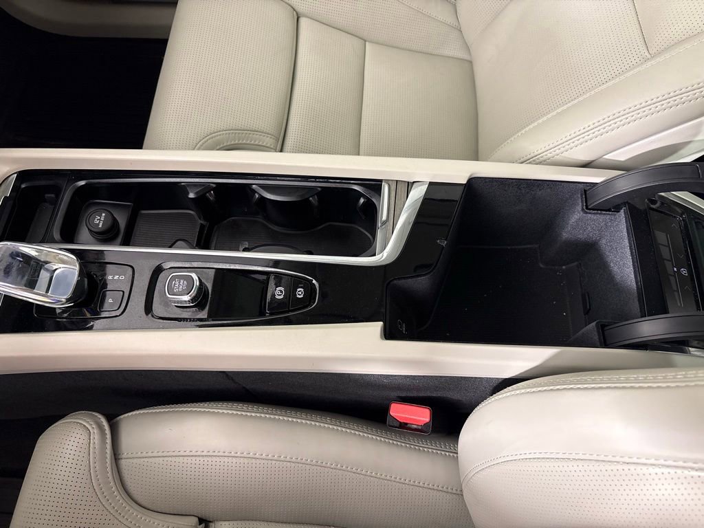 Used 2023 Volvo XC60 B5 Ultimate w/ Protection Package image 30