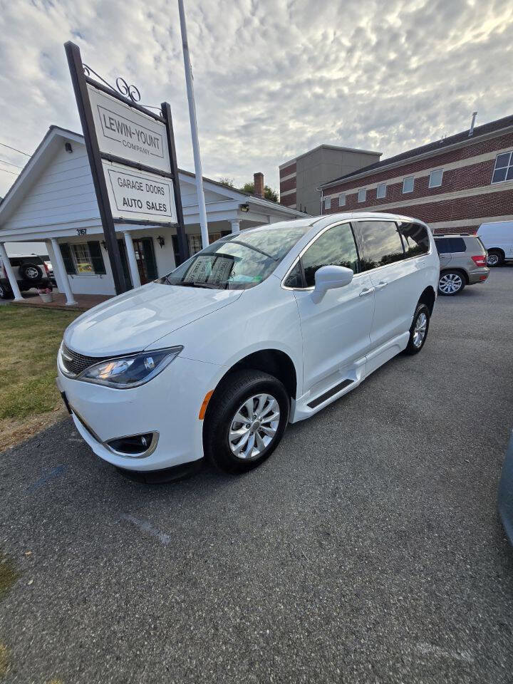 Used 2018 Chrysler Pacifica Touring Plus image 1