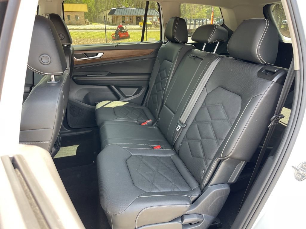 Used 2025 Volkswagen Atlas SE FWD image 19