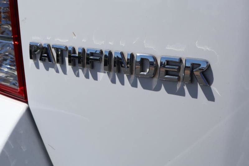 Used 2007 Nissan Pathfinder LE w/ LE Navigation Pkg AWD/4WD image 9