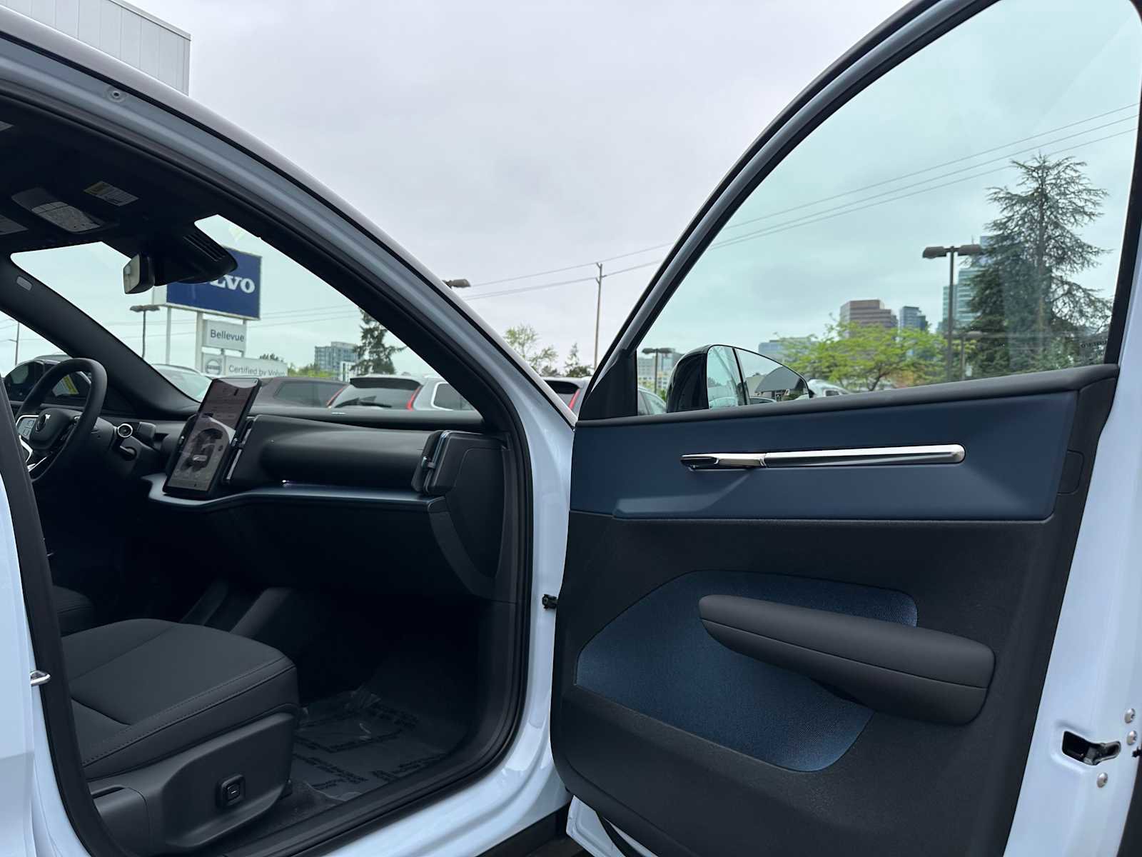 New 2026 Volvo EX30 Cross Country Ultra w/ Protection Package Premier AWD/4WD image 11