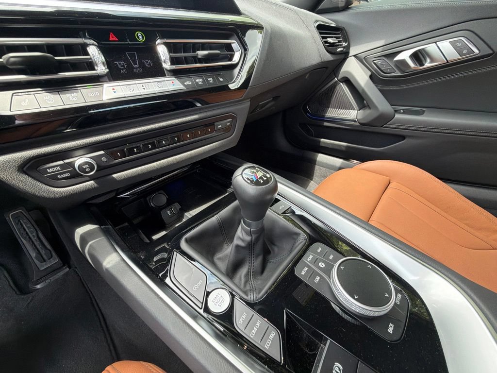 Used 2025 BMW Z4 M40i w/ Edition RWD image 6